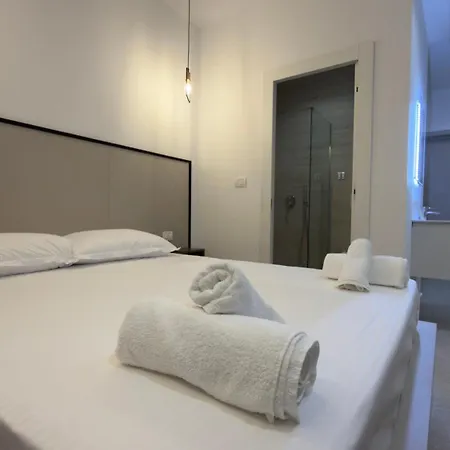 Eden Hotel *