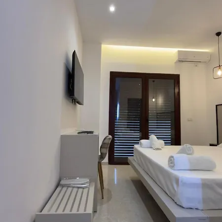 Eden Hotel *