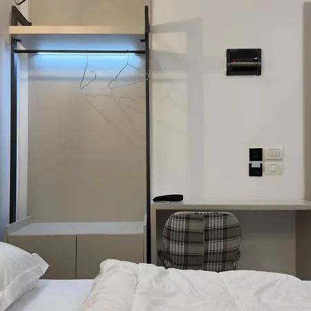 Eden Hotel *