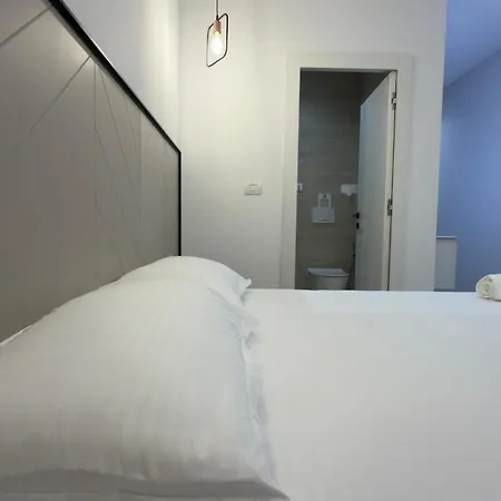 Eden Hotel *